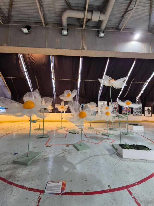 En images — visite de URBAIN DE PANAME 2 @atelierdepaname

Un lieu vibrant qui réunit plus de 70 artistes issus du street art et de l’art contemporain, dont plusieurs artistes passés par les @beauxartsparis : Zoé Chalaignon, Gus Renaudot, Ivan Argote, Mario Picardo, Kader Benchamma… et bien d’autres.

#AtelierDePaname #ArtContemporain #StreetArt #Artistes #BeauxArtsDeParis 

Visite en compagnie de Marty de Montereau, commissaire  @skymarty