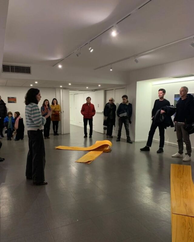 Retour en images sur la visite à @l.astrophore pour l'exposition “Les Vallés Parallèles”

Avec Florentine Charon, Brune Doummar, Fabien Ducrot, Mathie Laborie, Esteban Neveu Ponce, Christophe Tabet, Tristant Ulysses Hutgens, Yi Yang ( lauréate du prix Khalil De Chazournes en 2019).@brune_doummar @fabien.ducrot @christophe.tabet @estebaneveuponce @yang_.yi @tristanulysseshutgens @florentinecharon @mathielaborie

Le collectif L'Astrophore est fondé en 2019 et regroupe des artistes issus des Beaux-Arts de Paris, des Arts Décoratifs de Paris et de l'Académie de Düsseldorf en Allemagne. L'exposition Les Vallées Parallèles offre un aperçu de leurs recherches actuelles, le reflet de leurs questionnements sur la matière, l'espace, le temps et les forces qui régissent l'existence, chaque œuvre révèle un fragment du cosmos personnel de son créateur. Les médiums des artistes sont multiples : photographie, vidéo, sculptures, installations, performance, peinture, dessin. L'Astrophore célèbre ce creuset de visions singulières, cet espace où des trajectoires créatrices uniques dessinent diverses constellations.

#beauxartsdeparis #beauxartsdeparis #fineart #artcontemporain #ecoledart #fineartschool #emergingartist #youngcontemporaryartist

📷 @skymarty