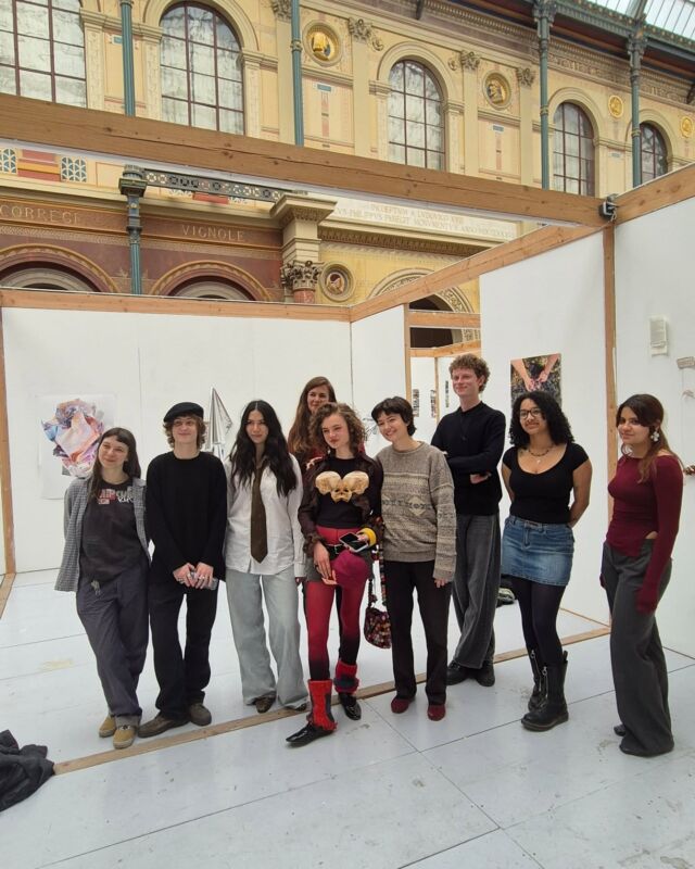 Régulièrement, les Amis des Beaux-Arts de Paris visitent les ateliers des @beauxartsparis  : une expérience unique pour s'imprégner de la jeune création.

En images les artistes de @atelieragnesgeoffray
@agnesgeoffray

 Rejoignez les Amis des Beaux-Arts et vivez l'art contemporain au plus près !

#artcontemporain #ecoledart #fineartschool #emergingartist #youngcontemporaryartist