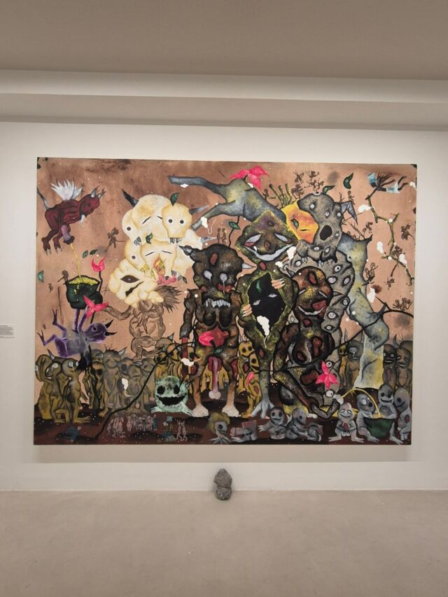 Les #amisdesbeauxartsdeparis ont visité en compagnie de @merveillekelekelekelekelelele (étudiant aux @beauxartsparis ) sa première exposition personnelle en France @la_fab_officiel @galeriedujour

Bienvenue dans mon instabilité, c’est la réponse de Merveille Kelekele Kelekele  à l’invitation d’exposer à la Galerie du Jour agnès b.

L’artiste engage le visiteur dans une traversée de son instabilité émotionnelle : un espace intime où ses sensations se confrontent, peuplé de créatures étranges et de symboles inspirés de sa vie.

#Beaux-Arts #art #artist #youngcontemporaryartist merveillekelekelekelekelelele