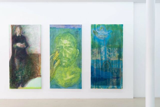 Le mois de septembre est commencé avec la visite de l'exposition de @simon_._martin (lauréat du prix du Portrait, Bertrand de Demandolx-Dedon en 2017 pour les #amisdesbeauxartsdeparis ) à la @galeriejousseentreprise , intitulée «La Rivière».

L'exposition marque une évolution dans son travail. L’intime, qui a toujours été l’une de ses préoccupations premières, ne s’y donne plus seulement dans sa texture émotionnelle ou dans sa sensualité latente : il devient matériau hétéroclite, terrain trouble où s’élabore un commentaire implicite sur la manière dont nos subjectivités se forment et se diffractent dans le monde contemporain.

#artcontemporain #artcontemporain #artist ##amisdesbeauxartsdeparis #beauxartsparis #fineart

vue d’exposition @max.borderie