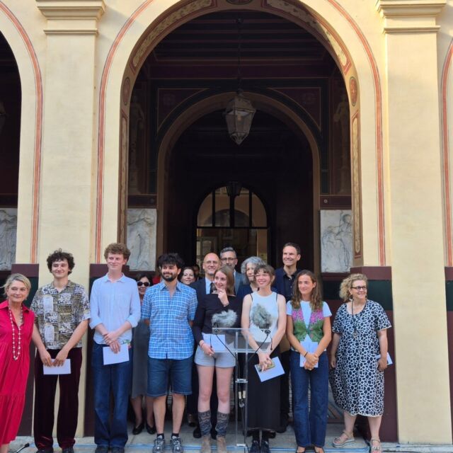 Le 26 juin 2025 l’Association des Amis des Beaux-Arts de Paris a décerné sept prix

Bravo aux lauréats :

Salomé Botella @salomebotella pour le prix agnès b.

Léonard Berthou @leonard.berthou pour le prix Thaddaeus Ropac

Charlotte Menut @charlottemenutyovanovitch pour le prix du portrait Bertrand de Demandolx-Dedons

Eugénie Didier @eugenie.didier pour le prix Weil

Joseph Dhedin-Arzoumanov @jo.dhn pour le prix Khalil de Chazournes

Maëlle Lucas-Le Garrec @maellellg pour le prix Baudry d’Asson

Nathan Ghali @nathan_ghali pour le prix des Amis décerné par les adhérents

Depuis 2008, l’association des Amis des Beaux-Arts de Paris décerne des prix à des étudiants de 3ème et 5ème année, sélectionnés par un jury composé de
professionnels du monde de l’art contemporain.

Le jury des prix 2025 est composé de :

François Salmeron @francois.salmeron, journaliste, critique d’art, enseignant.

Giusy Ragosa @giusyragosa, directrice @galleriacontinua, France.

Marguerite Pilven @margueritepilven, commissaire d'exposition.

Antonia Scintilla @antoniascintilla, directrice de la Fondation Pernod-Ricard.

Simon Martin @simon_._martin, artiste diplômé des Beaux-Arts de Paris en 2017.

#artcontemporain #artcontemporain #artist ##amisdesbeauxartsdeparis #beauxartsparis #fineart