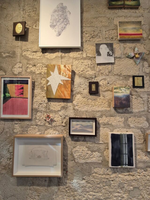 Visite de l'exposition « Les Promesses d’une forme » par @arte.nae

Artenae est un concept hybride visant à révéler et soutenir des artistes émergents à travers une plateforme en ligne. Au-delà de
l’expérience digitale, Artenae a pour ambition d’encourager les échanges entre artistes et collectionneurs à travers des événements organisés tout au long de l’année, conjuguant expositions, médiations et conférences autour d’un thème donné.
Pour son événement inaugural, du 12 au 20 mars 2026, intitulé « Les Promesses d’une forme », Artenae a confié le commissariat à Agathe Anglionin et réunira sur 200 m² les travaux de 25 artistes au cœur du Marais. Une soixantaine d’œuvres – peintures, dessins, sculptures, photographies, œuvres textiles –, dévoilent des univers singuliers, traversés par une recherche formelle et technique approfondie.

Plusieurs artistes artistes sont issus des @beauxartsparis :

Mehdi Babaei @mehdibabaei.studio (étudiant au sein de l’atelier fresque des Beaux Arts de Paris), @romain.martin.pg (étudiant en 2eme année au sein de l’atelier de M. Romain Bernini), @nazaninpouyandeh (étudiante au sein de l’atelier de M. Cogitorre ), @lucpommet (diplômé des Beaux-Arts de Paris)